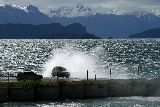 El lago Nahuel Huapi se desata en San Carlos de Bariloche