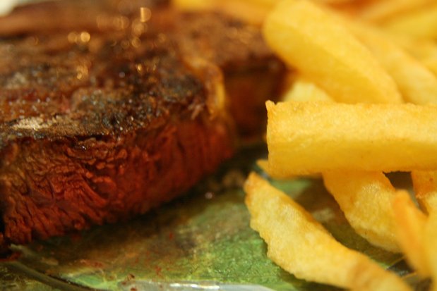 Lomo con patatas fritas. San Carlos de Bariloche.