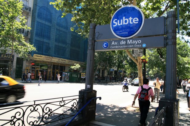 Metro. Buenos Aires.