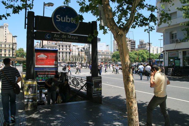 Metro. Buenos Aires.