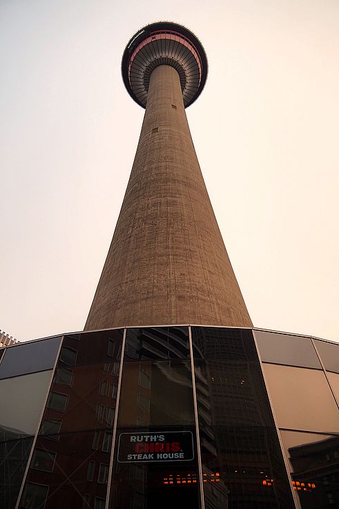Calgary Tower, tour d'observation située dans le centre-ville de Calgary.