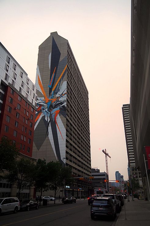 Fresque murale de l'artiste Daim sur l'immeuble du quartier Beltline à Calgary.