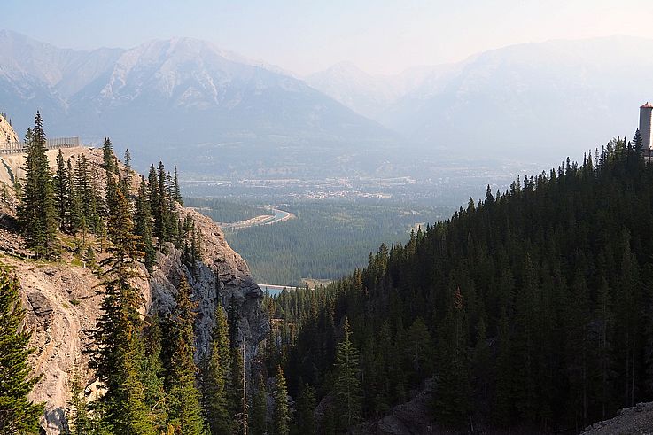 Vista del valle desde los acantilados de Grassy Lakes, área recreativa de Kananaskis.