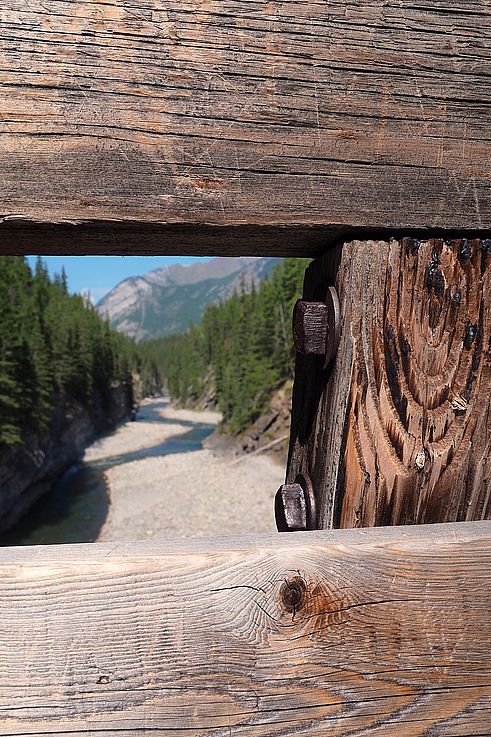 Vue sur le canyon de la rivière Cascade depuis le pont de Banff.