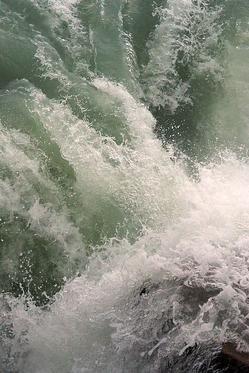 Rapides en eau vive du parc national Jasper.