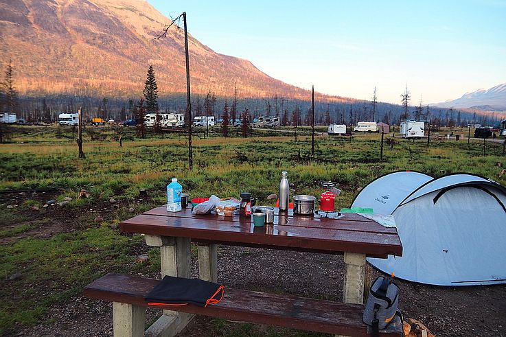 Petit-déjeuner au camping Wapiti dans le parc national Jasper.