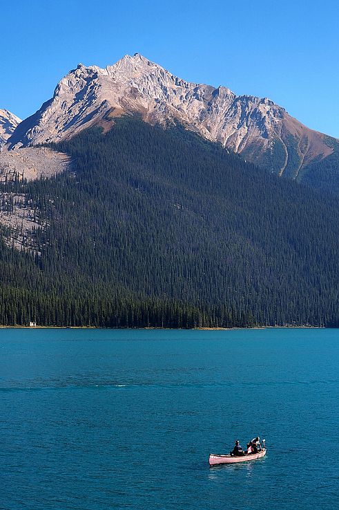 Canoë sur le lac Maligne dans le parc national Jasper.