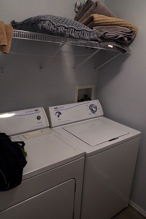 Laveuse et sécheuse Inglis avec serviettes à Kamloops.