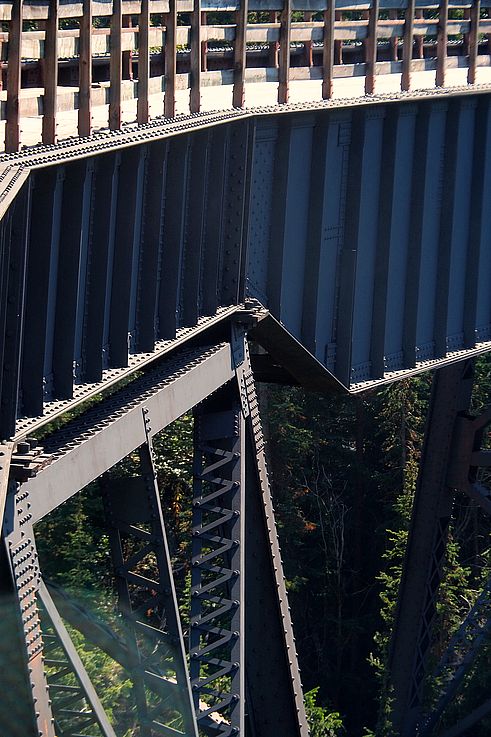 Structure en acier et rivets du trestle n° 9 du Myra Canyon.