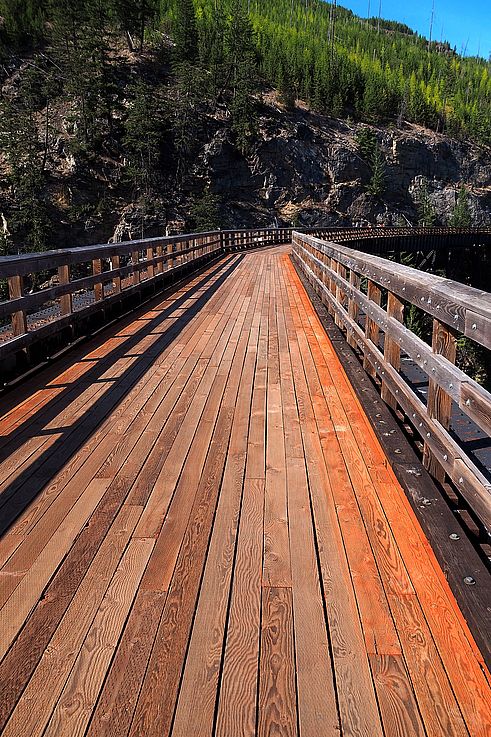 Pont à chevalets numéro 6 du Myra Canyon, ancienne voie ferrée de la Kettle Valley Railway.