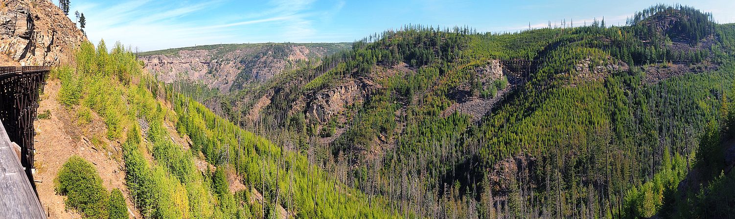 Viaduc numéro 4 du Myra Canyon sur l'ancienne ligne de chemin de fer Kettle Valley Railway.