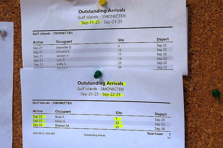 Arrivals list at the SMONEĆTEN campground in the Gulf Islands.