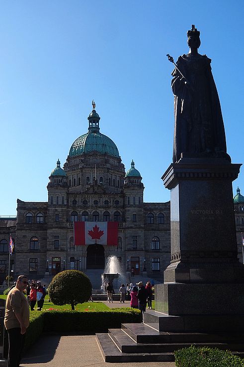 Statue of Queen Victoria in front of the Parliament building in Victoria.