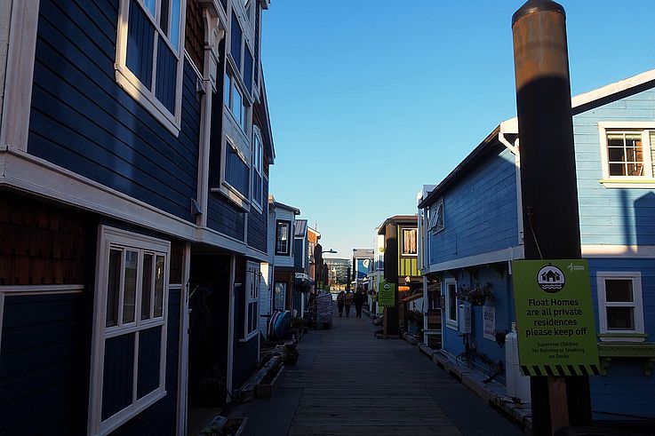 Alley between the floating homes of Fisherman's Wharf in Victoria.