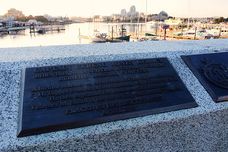Commemorative plaque for Captain Cereno Jones Kelley at Victoria's Inner Harbour.