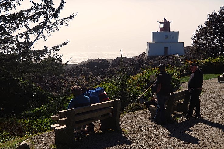 Faro de Amphitrite Point a lo largo del sendero Wild Pacific Trail en Ucluelet.