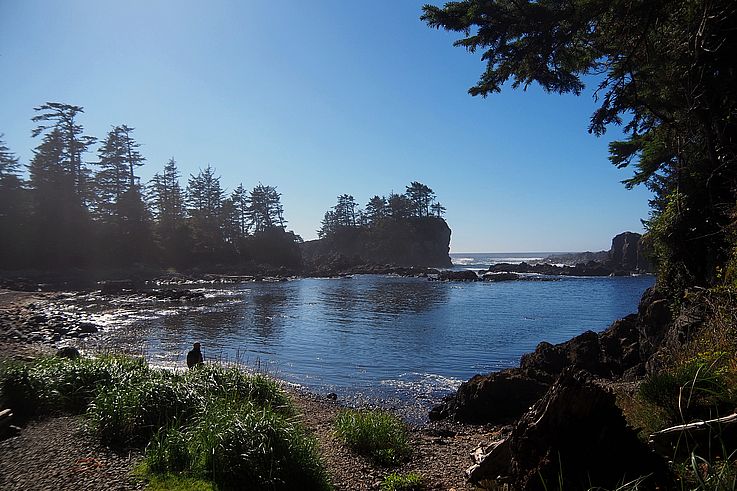 Cala del océano Pacífico a lo largo del Wild Pacific Trail en Ucluelet.