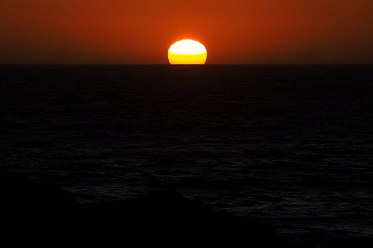 Atardecer sobre el océano Pacífico desde el Wild Pacific Trail en Ucluelet.