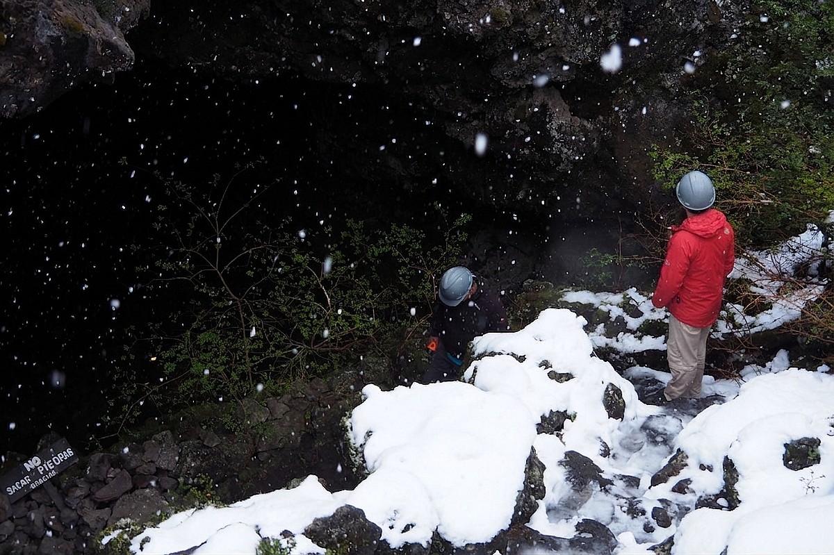 Descenso en las cuevas volcánicas del Villarrica