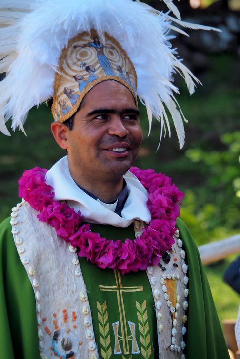 El sacerdote Bernardo Astudillo-Basulto de la Isla de Pascua