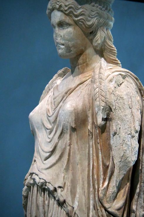 Les caryatides au musée de l'Acropole à Athènes