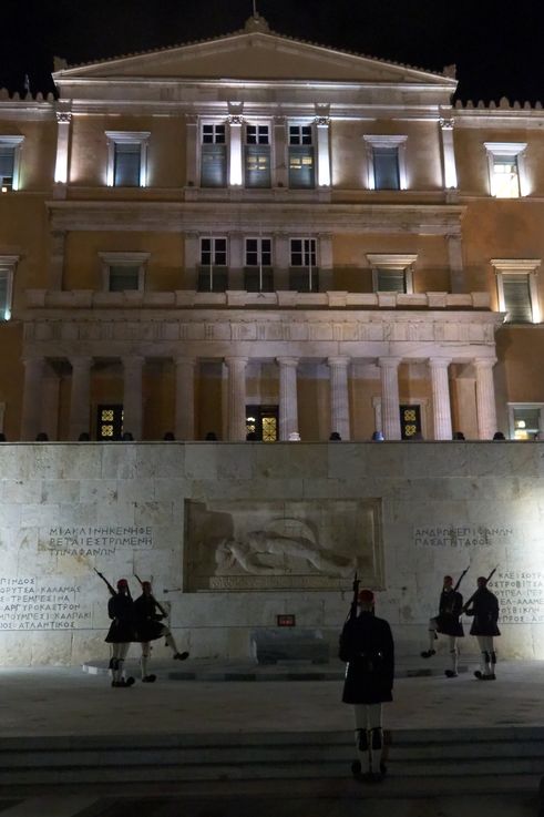 Evzones de la tombe du soldat inconnu à Athènes