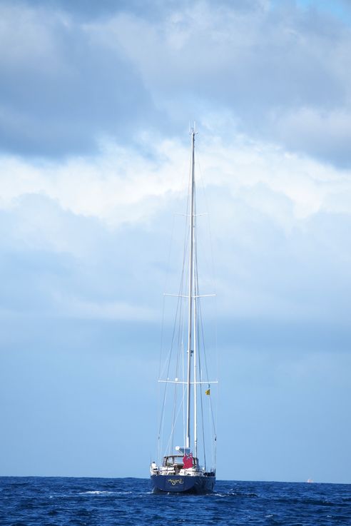 Barco cerca de Santa Lucía