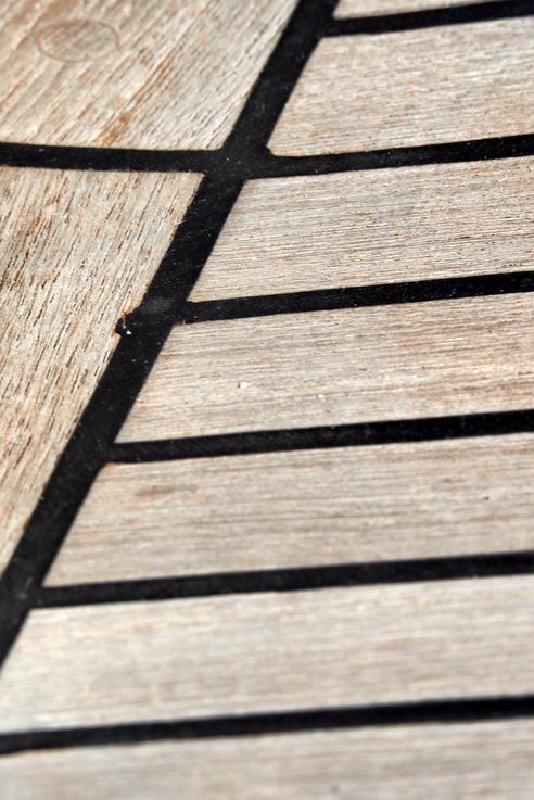 Cubierta de madera del velero Magix