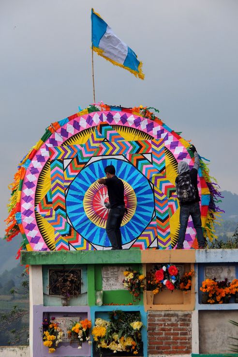 Festival de barriletes gigantes de Santiago Sacatepéquez