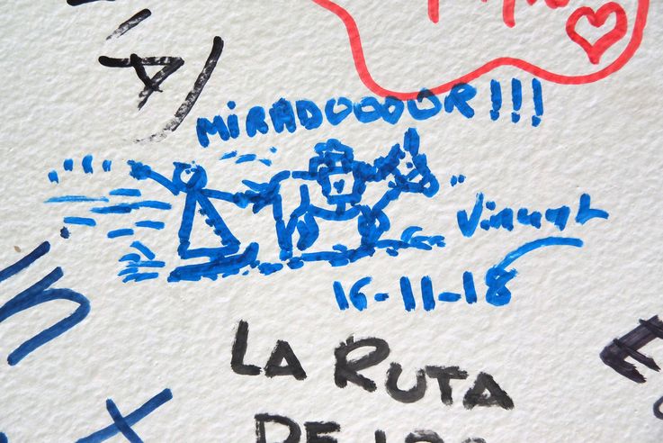 Mi firma en el Muro de la Fama en Carmelita