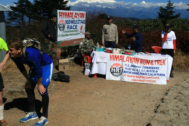 La carrera por etapas de 100 millas del Himalaya