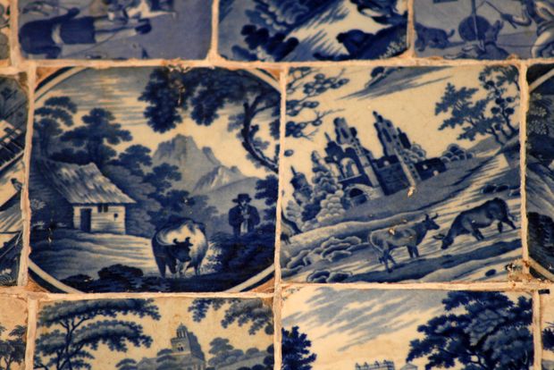 Céramique bleue dans le fort de Junagarh