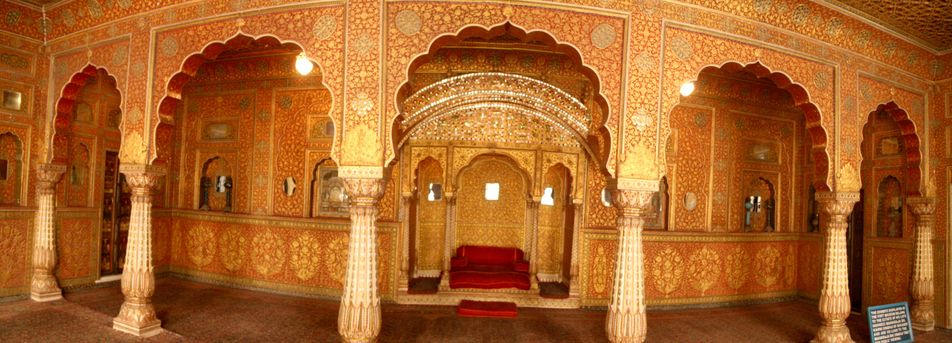 Salle des audiences dans le fort de Junagarh