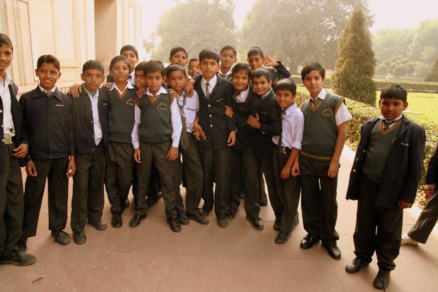Grupo escolar en el Fuerte Rojo de Nueva Delhi