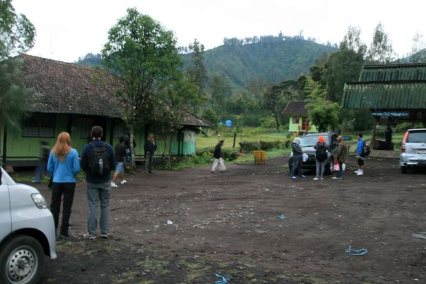 En la base del volcán Kawah Ijen en la isla de Java