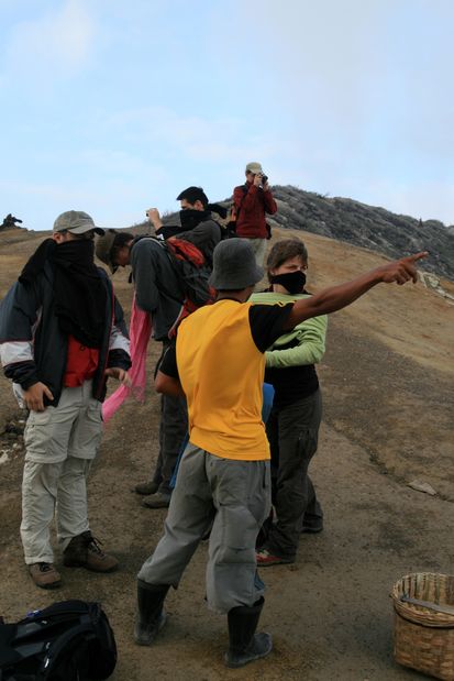 En la cima del volcán Kawah Ijen. Java.