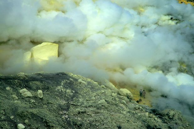 Solfatara. Volcán Kawah Ijen. Java.