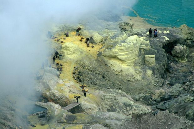 Solfatara. Volcán Kawah Ijen. Java.