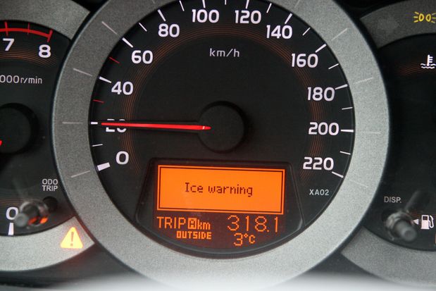 Advertencia de hielo del 4x4 en Islandia...