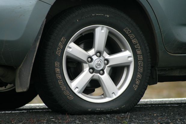 ¡Pinchazo de nuestro Rav4!...