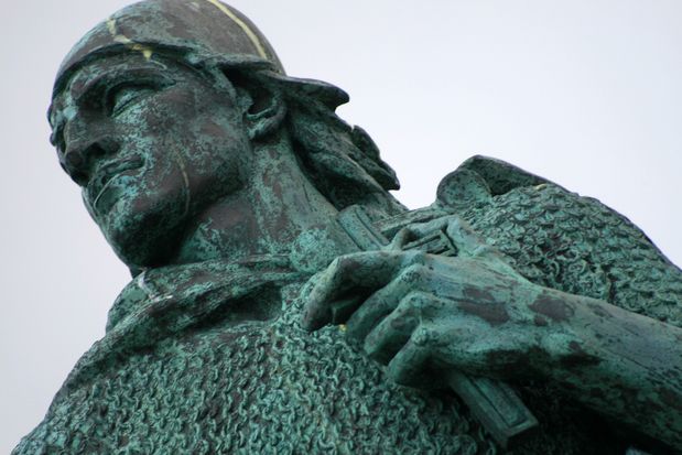 Statue in front of Hallgrímskirkja Cathedral in Reykjavik