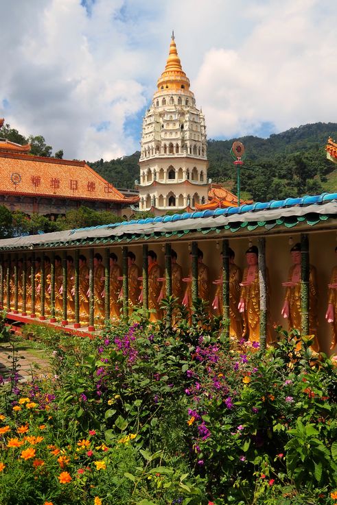 Pagoda of Ten Thousand Buddhas and Buddha statues at Kek Lok Si Temple, George Town.