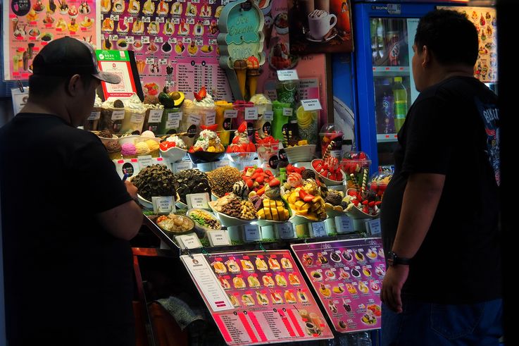 Iced desserts and local specialties from Kak Nor Cafe in Bukit Bendera, George Town.