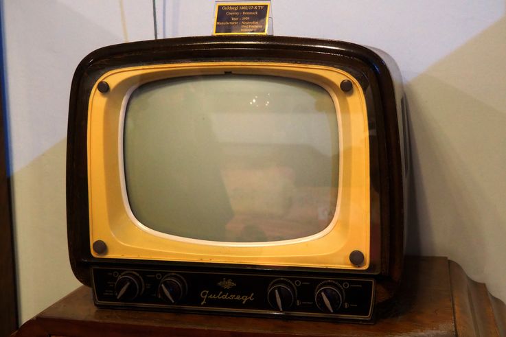 Guldsegl 1802/17-K television (Neutrofon, 1959) at the Pinang Peranakan Mansion in Georgetown.
