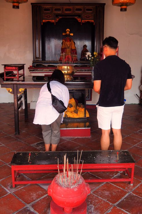 Oración en el Templo Cheng Hoon Teng en Melaka.