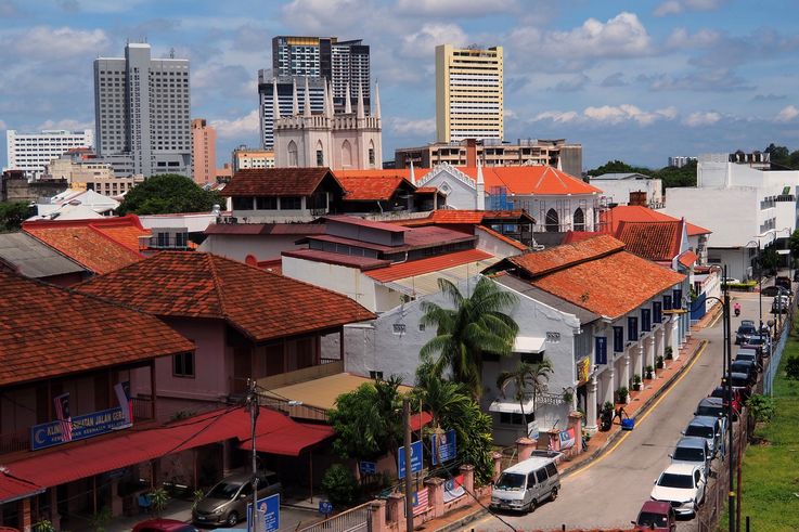 Tejados de Melaka y la Christ Church desde la Plaza Holandesa.
