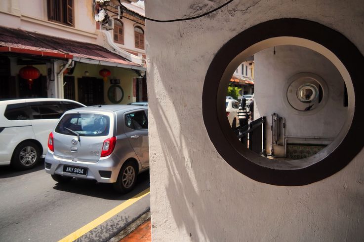 Abertura circular en la arquitectura tradicional de Jonker Walk, Melaka.