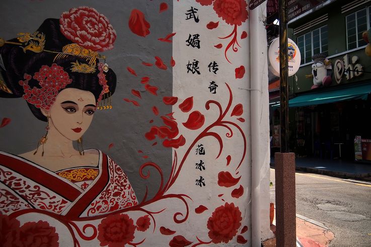 Mural de Fan Bingbing como Wu Zetian de La Emperatriz de China en Kampung Jawa, Melaka.