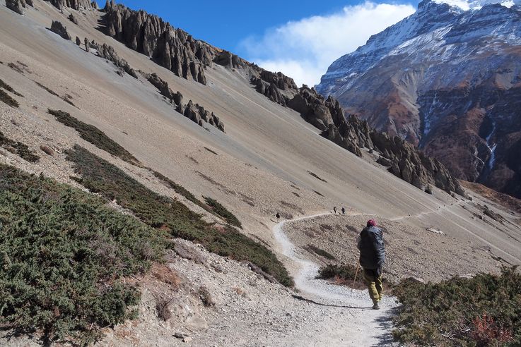 Chemin menant au camp de base du lac Tilicho