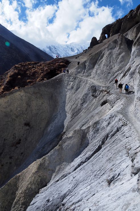 Chemin menant au camp de base du lac Tilicho